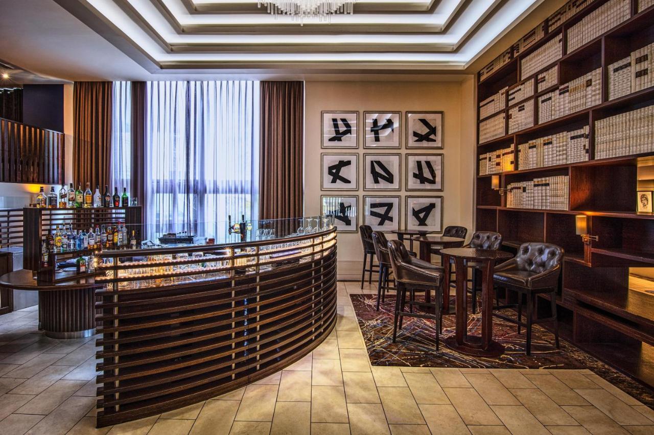Sheraton Heathrow Hotel Hillingdon Bagian luar foto