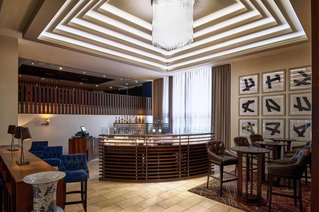 Sheraton Heathrow Hotel Hillingdon Bagian luar foto