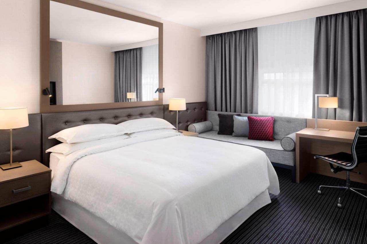 Sheraton Heathrow Hotel Hillingdon Bagian luar foto