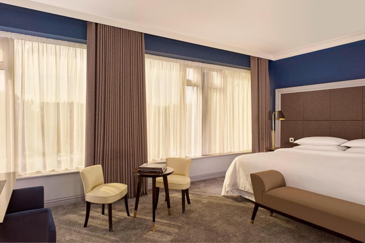 Sheraton Heathrow Hotel Hillingdon Bagian luar foto