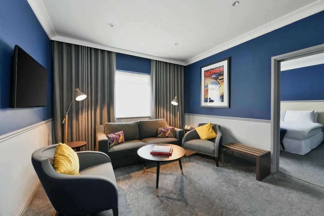 Sheraton Heathrow Hotel Hillingdon Bagian luar foto