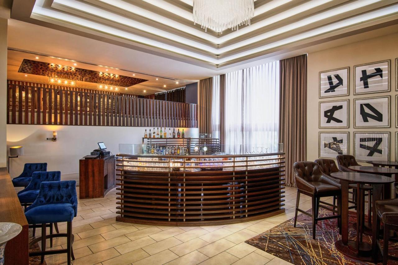 Sheraton Heathrow Hotel Hillingdon Bagian luar foto