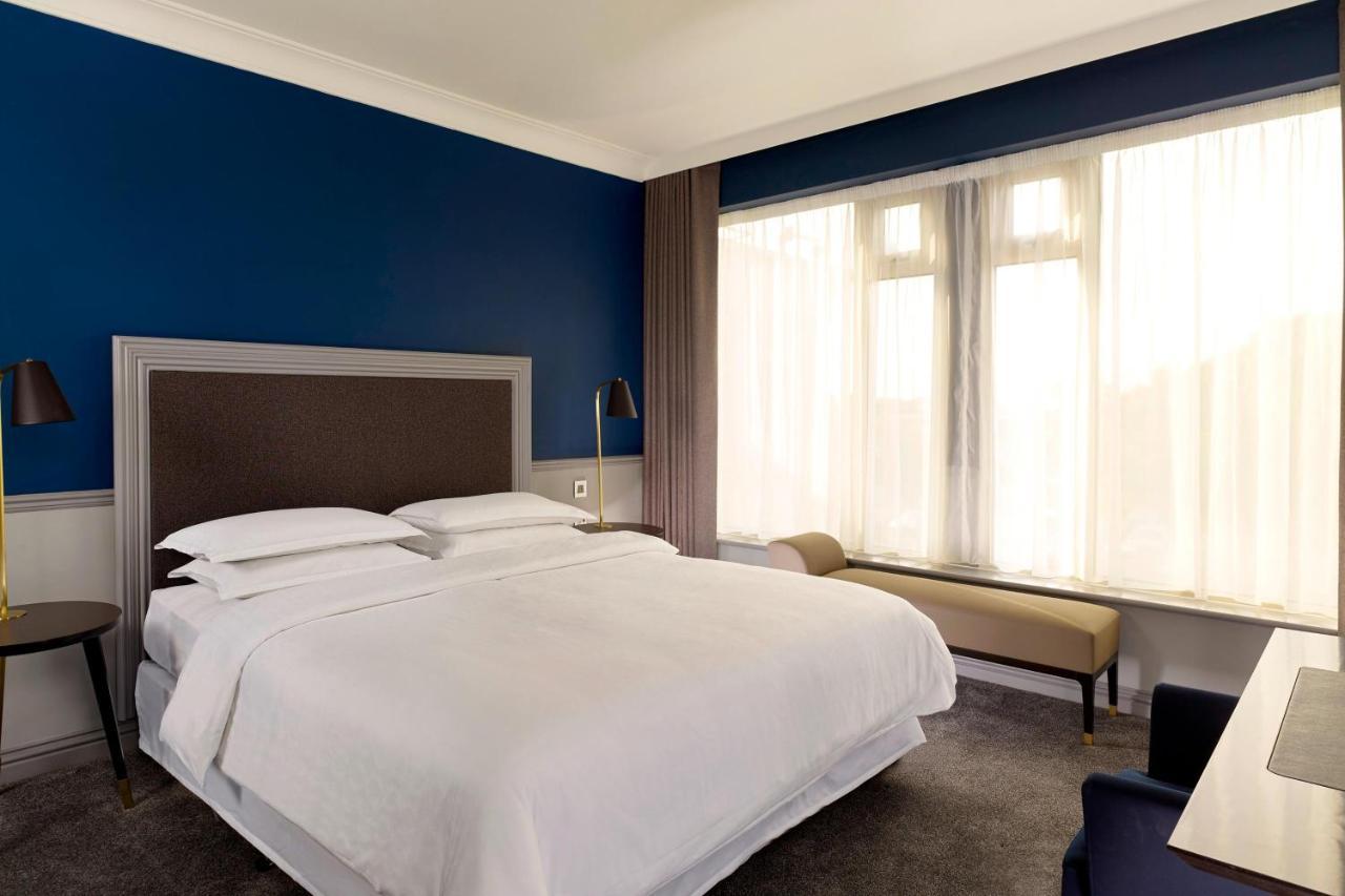 Sheraton Heathrow Hotel Hillingdon Bagian luar foto