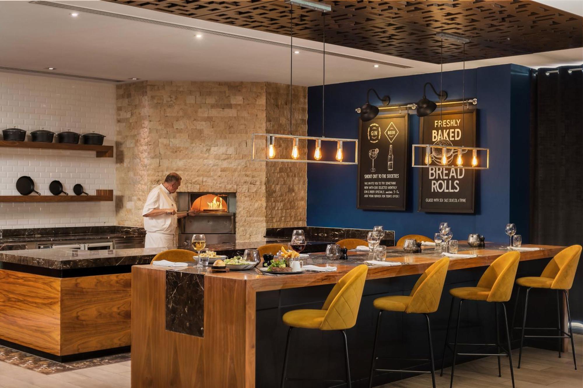Sheraton Heathrow Hotel Hillingdon Bagian luar foto