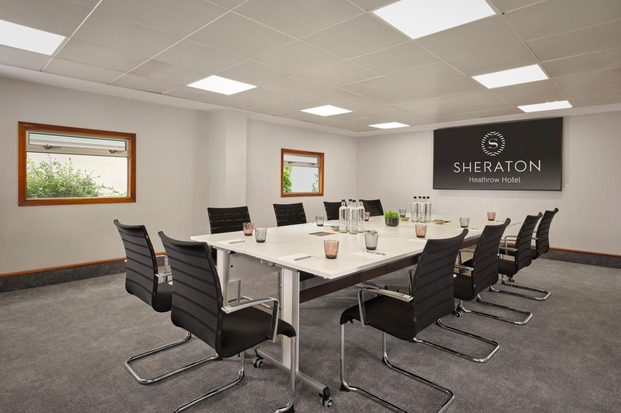 Sheraton Heathrow Hotel Hillingdon Bagian luar foto