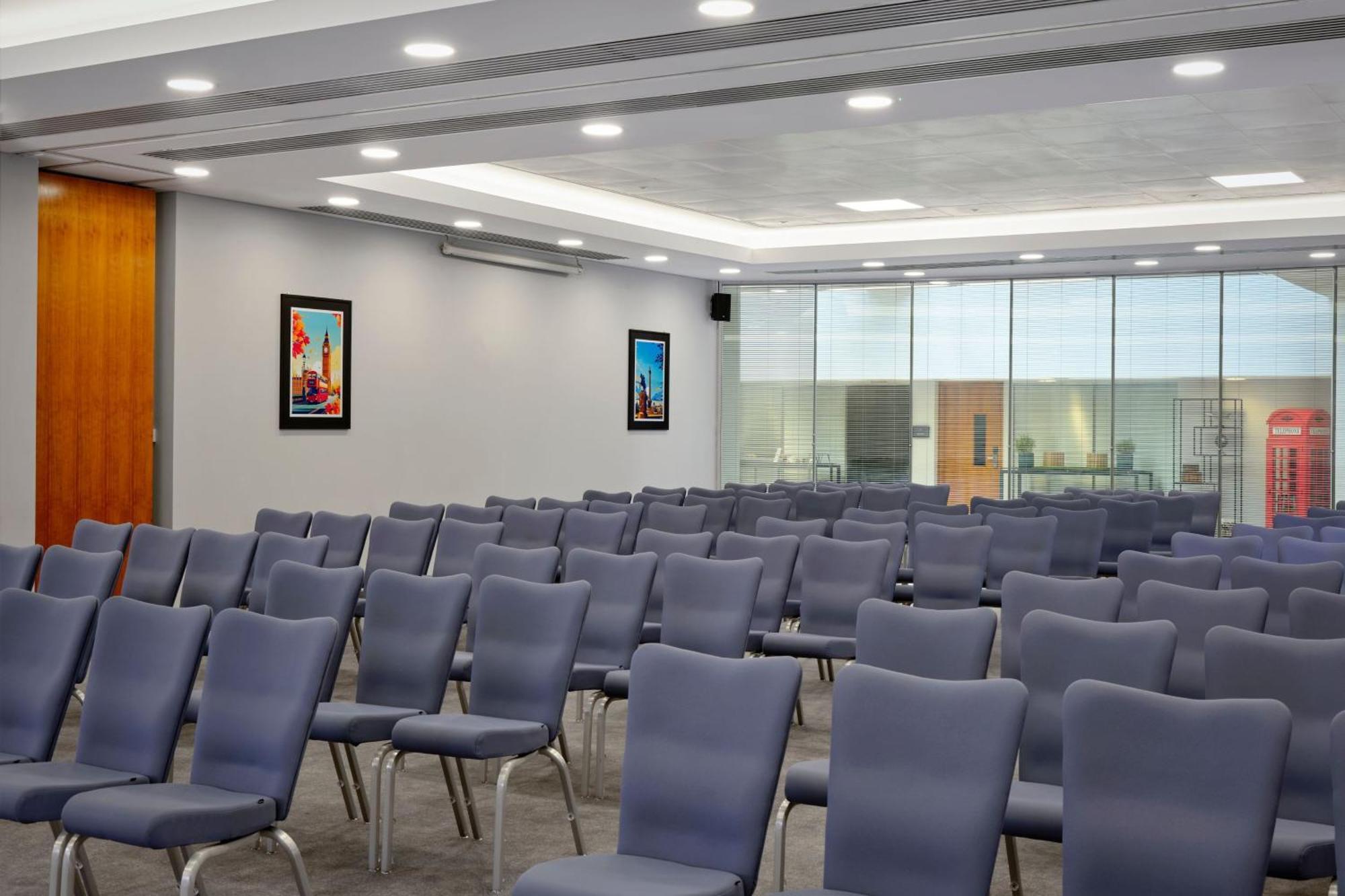 Sheraton Heathrow Hotel Hillingdon Bagian luar foto