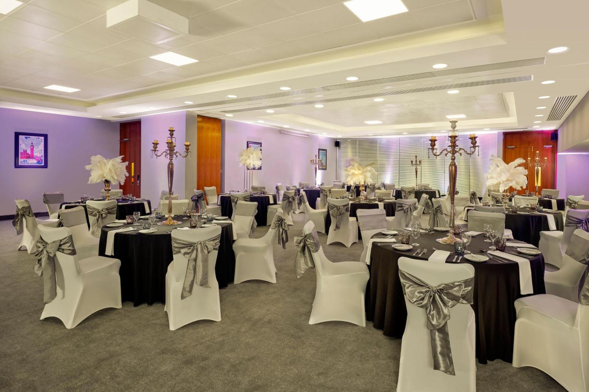 Sheraton Heathrow Hotel Hillingdon Bagian luar foto