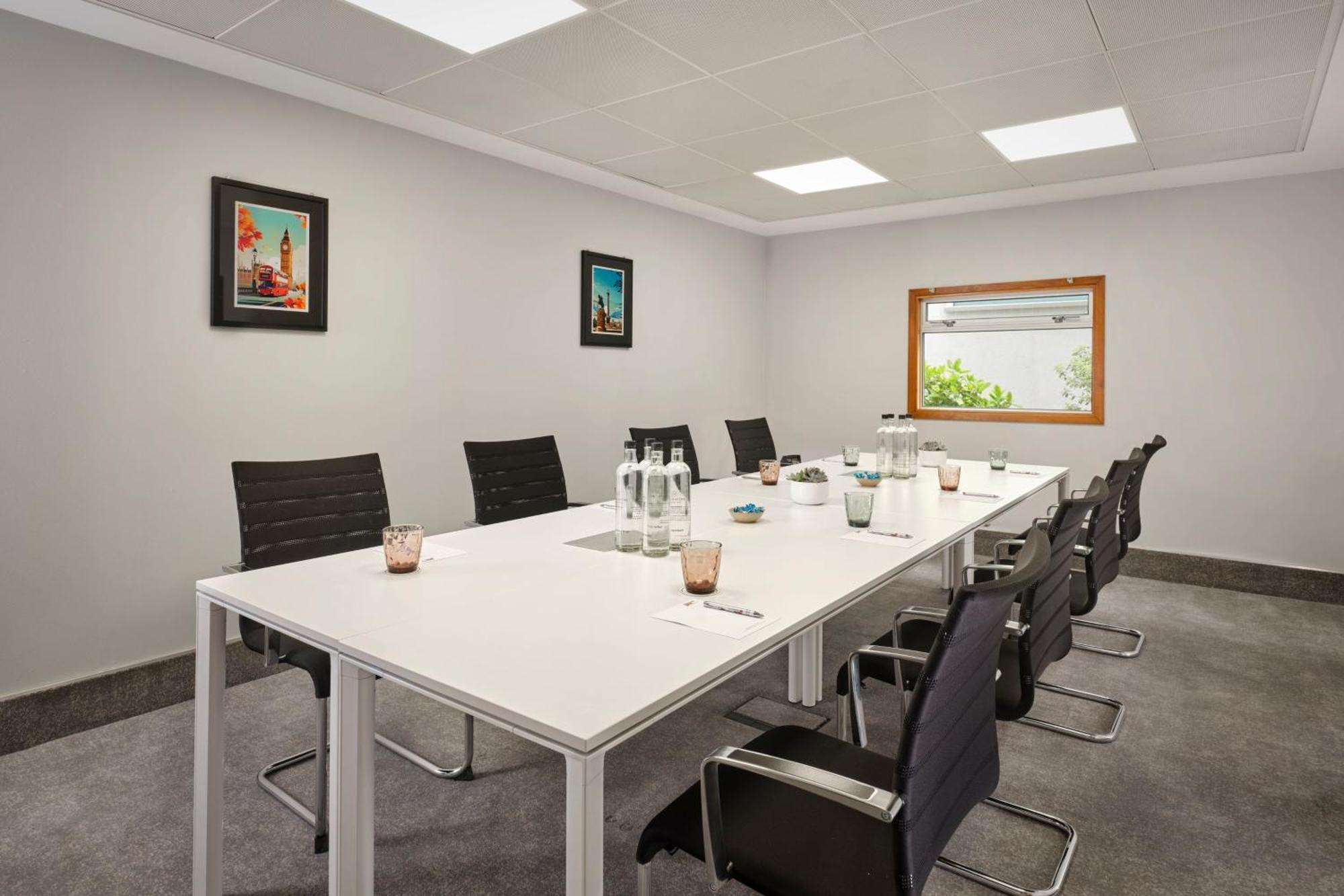 Sheraton Heathrow Hotel Hillingdon Bagian luar foto