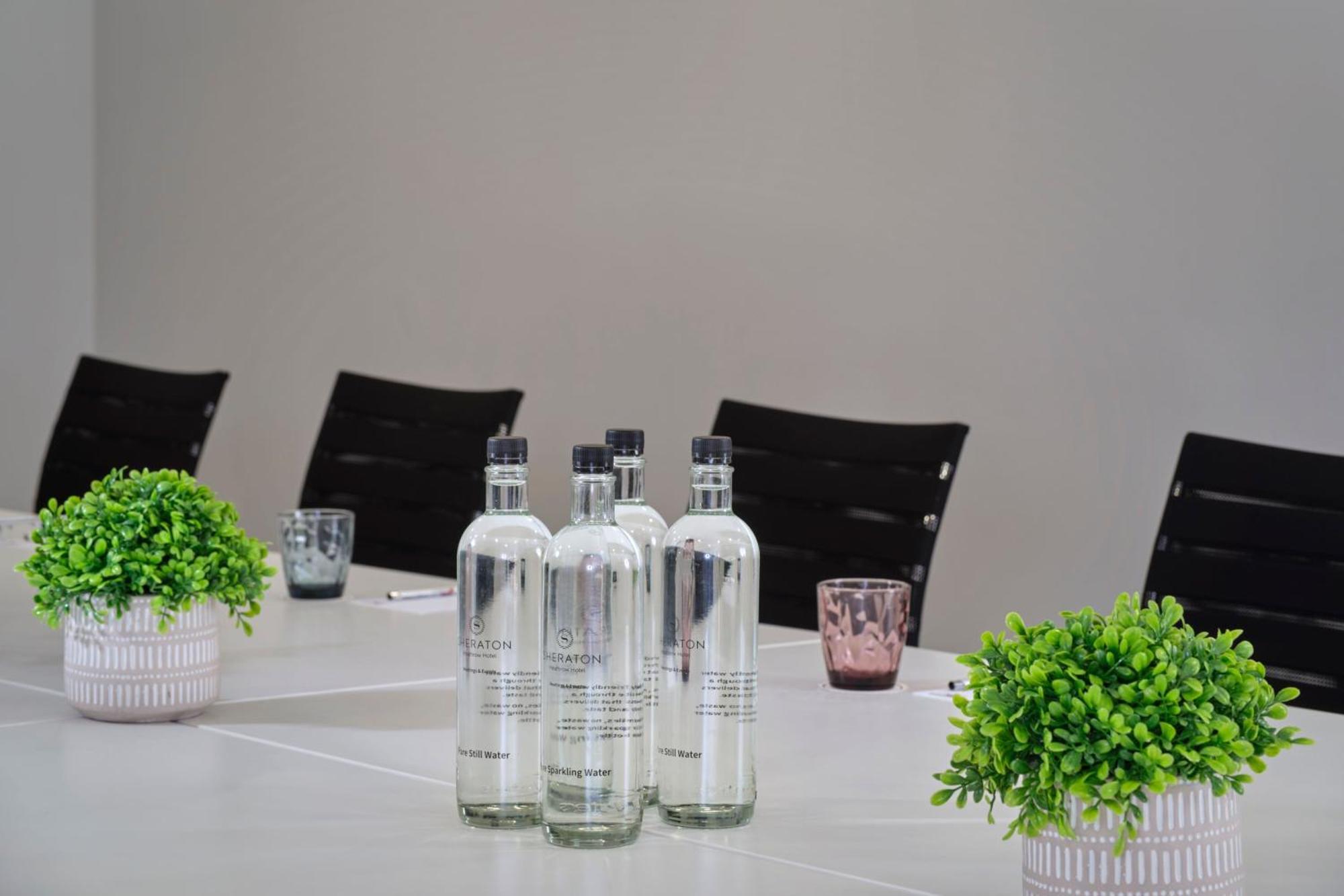 Sheraton Heathrow Hotel Hillingdon Bagian luar foto