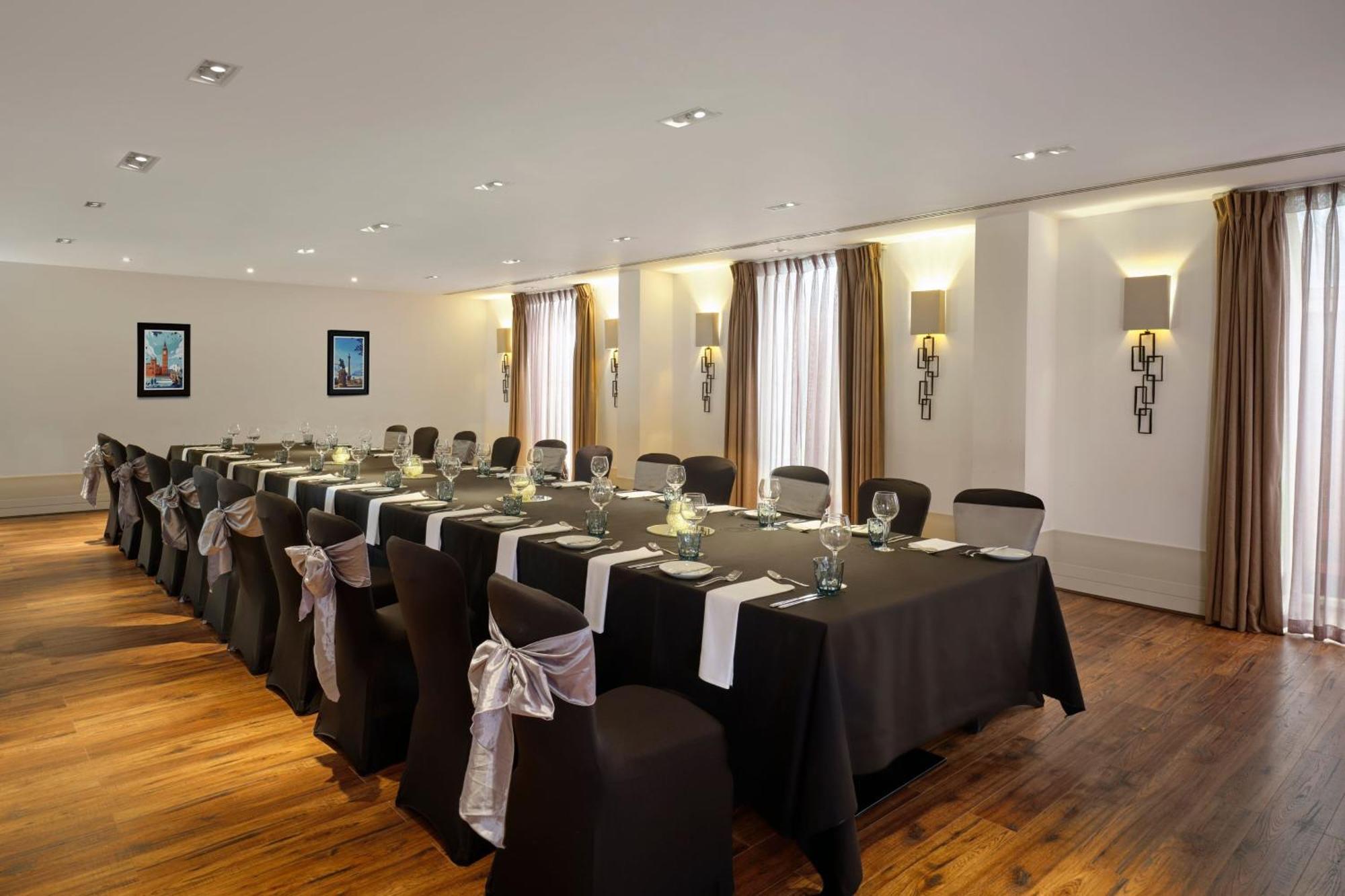Sheraton Heathrow Hotel Hillingdon Bagian luar foto