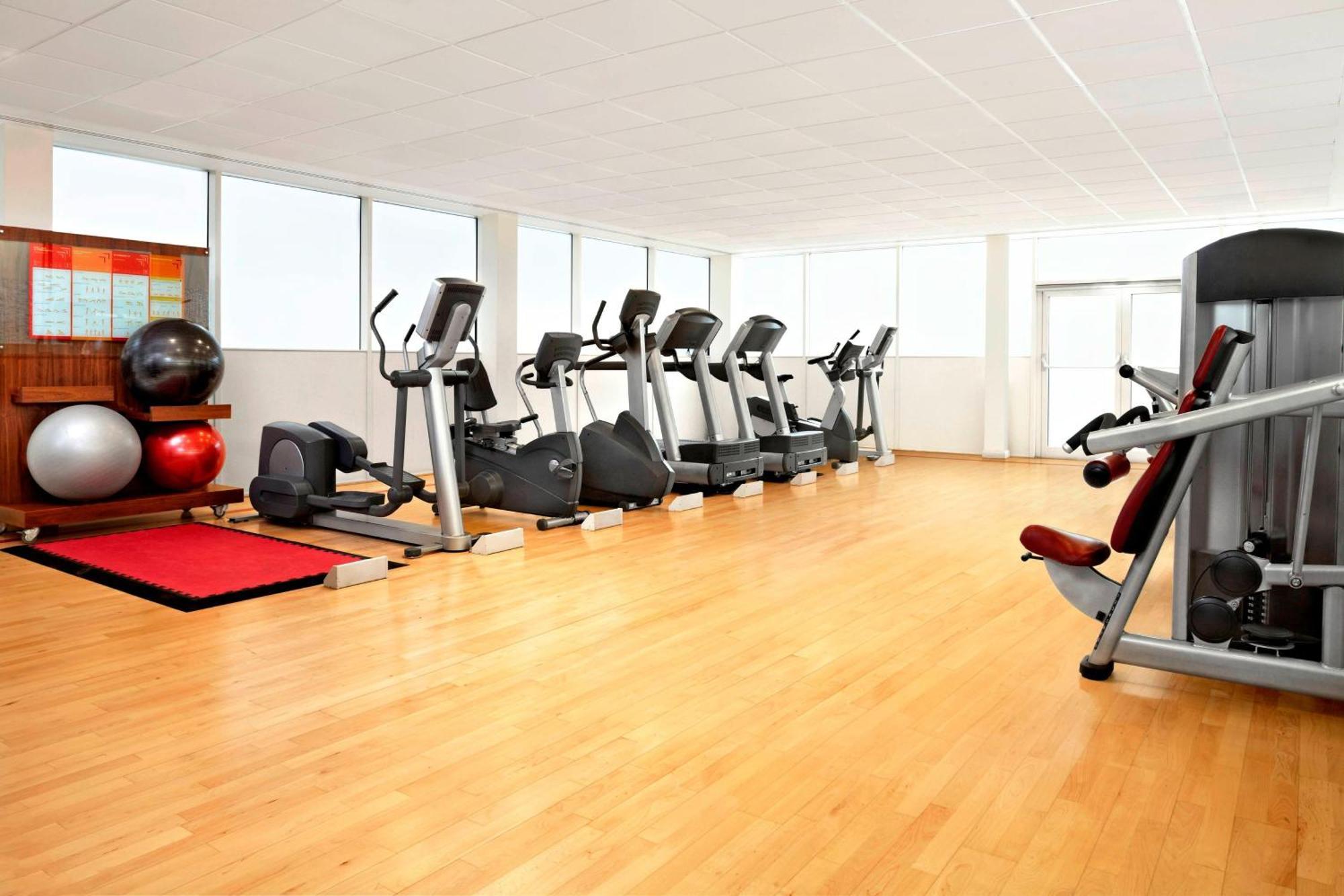Sheraton Heathrow Hotel Hillingdon Bagian luar foto